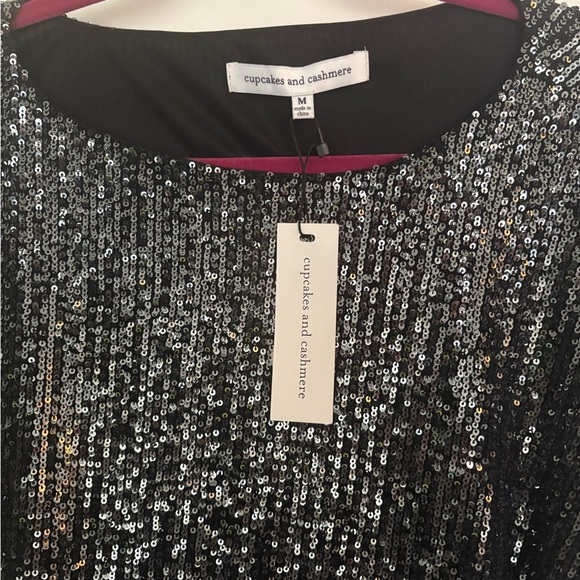 Cupcakes and Cashmere Sequin Blouse Black Silver NWT Size M - Picture 3 of 8